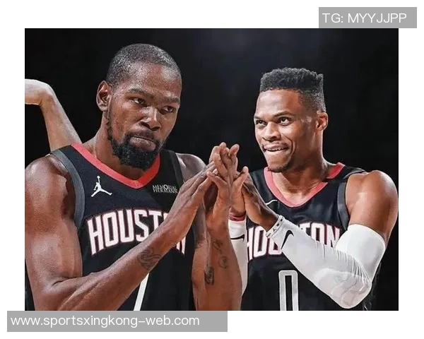 火箭官方晒亚当斯与杜兰特亲密合照威少点赞引发重回传闻 火箭官方晒亚当斯与杜兰特亲密合照威少点赞引发重回传闻